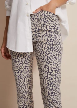 Carmella Printed Straight Leg Trousers -TrendLust Verkäufe 101595811 04 carmella printed straight leg trousers