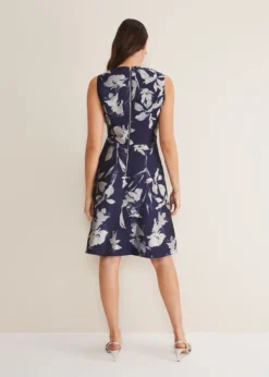 Titelseite 30 Titelseite -TrendLust Verkäufe 221365493 02 cassy jaquard floral midi dress