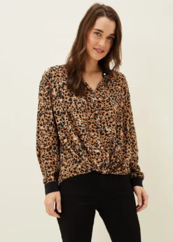 Kaelie Leopard Twist Front Blouse -TrendLust Verkäufe 502172492 04 kaelie leopard twist front blouse